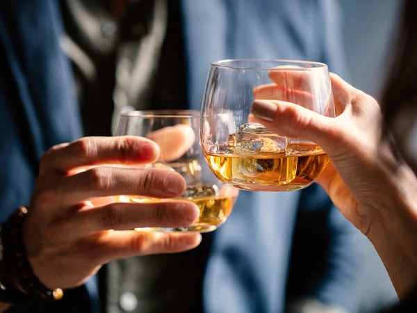 コラム「【初心者必見】スナックとクラブの違いを解説！向いている人の特徴も」